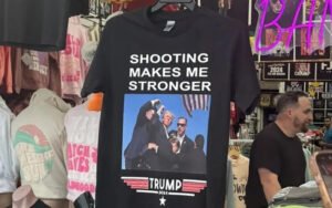 Hình ông Trump giơ nắm đấm sau khi bị bắn trở thành món hời