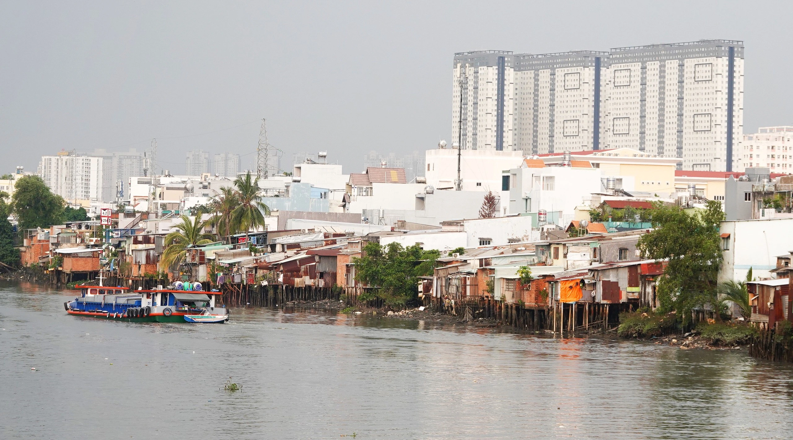 nhà ven sông từ homesgreens.com