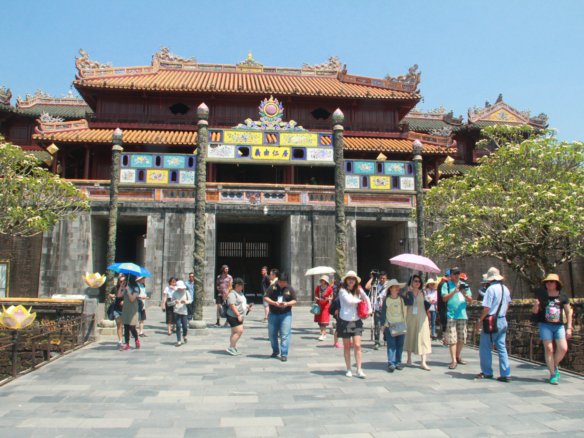 Du lịch Huế tháng 4 từ homesgreens.com