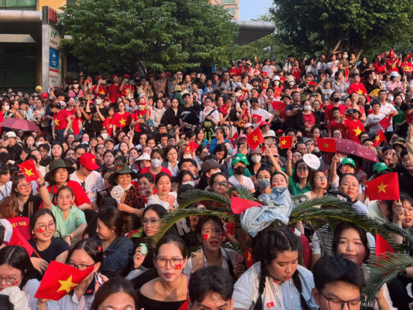 bạn trẻ lễ 30 tháng 4 năm 2025 từ homesgreens.com