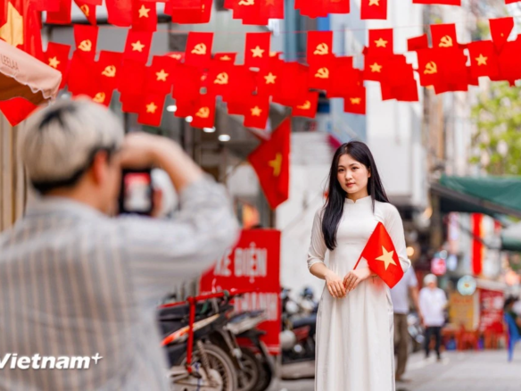 Hà Nội lễ 30 tháng 4 từ homesgreens.com