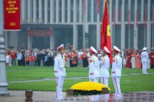 Thiêng liêng, xúc động lễ chào cờ tại Quảng trường Ba Đình sáng 30/4