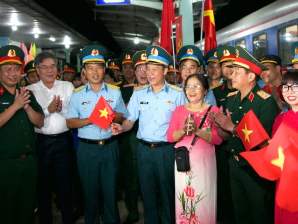 lễ diễu binh kỷ niệm 50 năm từ homesgreens.com