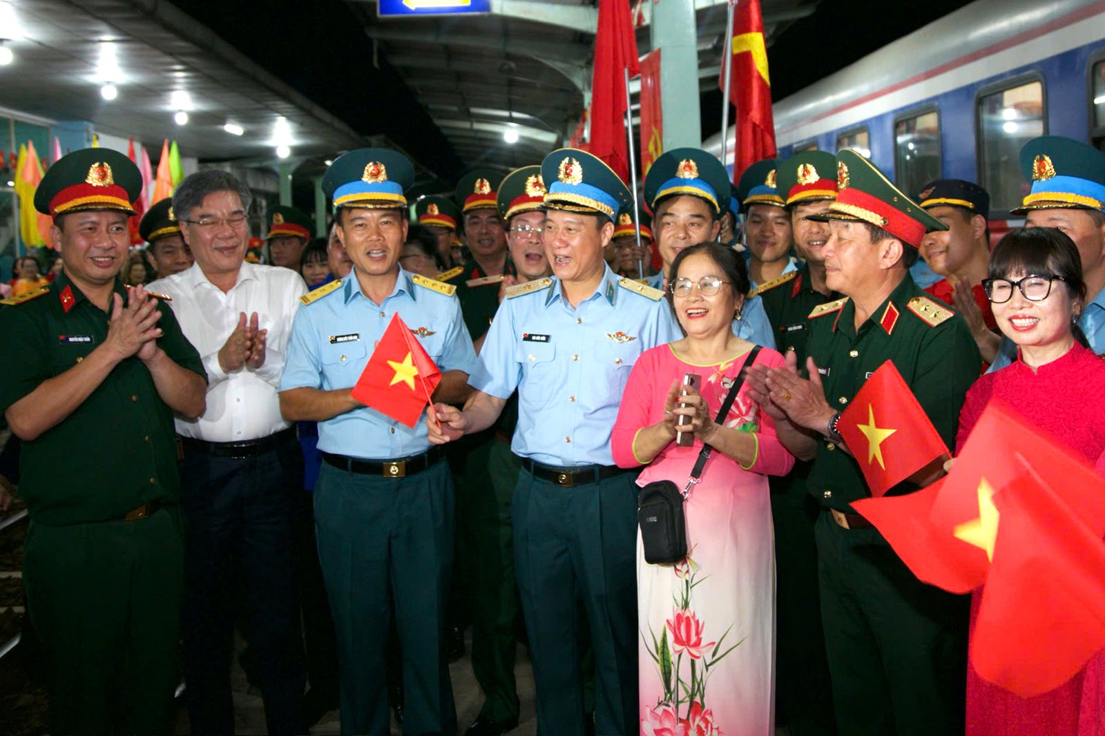 lễ diễu binh kỷ niệm 50 năm từ homesgreens.com